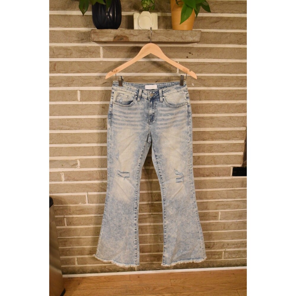 Women’s Petra 153 Designer Jeans 7/28 Light Wash flare raw hem boutique stretch